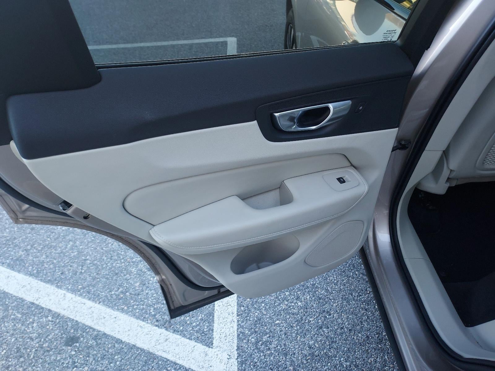 2024 Volvo XC60 B5 AWD Core Dark Theme