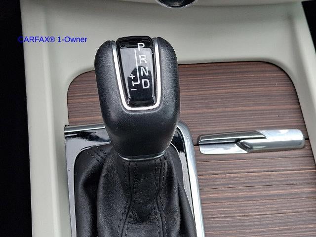 2021 Volvo XC60 T5 AWD Momentum