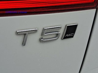 2021 Volvo XC60 T5 AWD Momentum