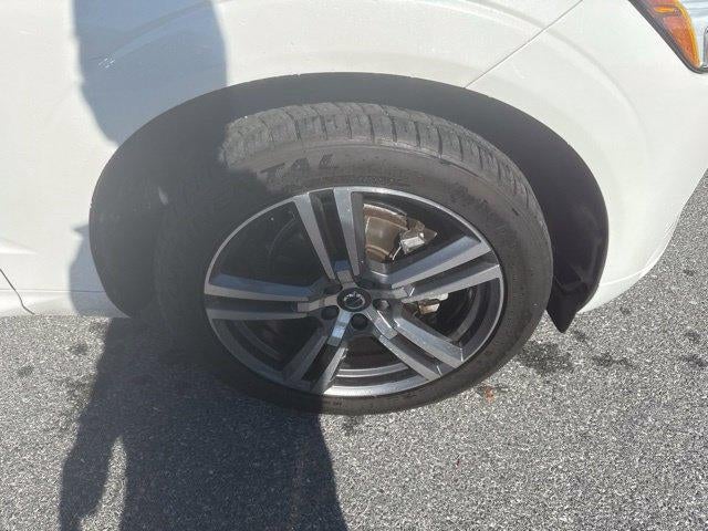 2021 Volvo XC60 T5 AWD Momentum