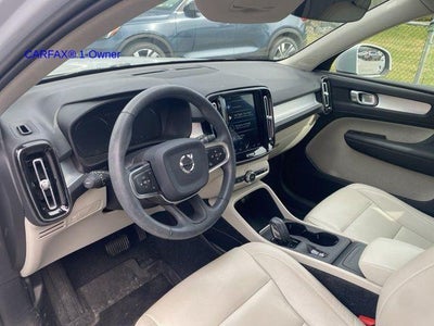 2020 Volvo XC40 T5 AWD Momentum