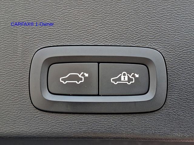 2021 Volvo XC40 T5 AWD Momentum