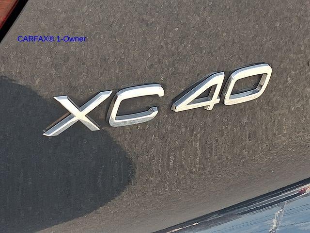 2021 Volvo XC40 T5 AWD Momentum