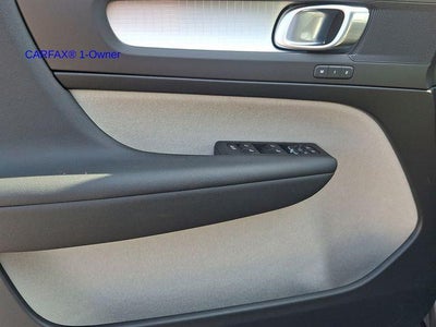 2019 Volvo XC40 T5 AWD Momentum