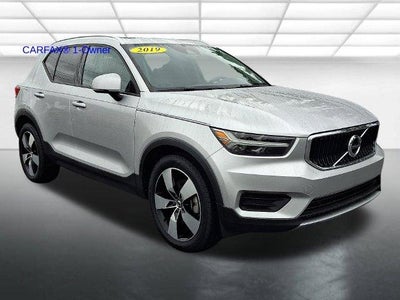 2019 Volvo XC40 T5 AWD Momentum