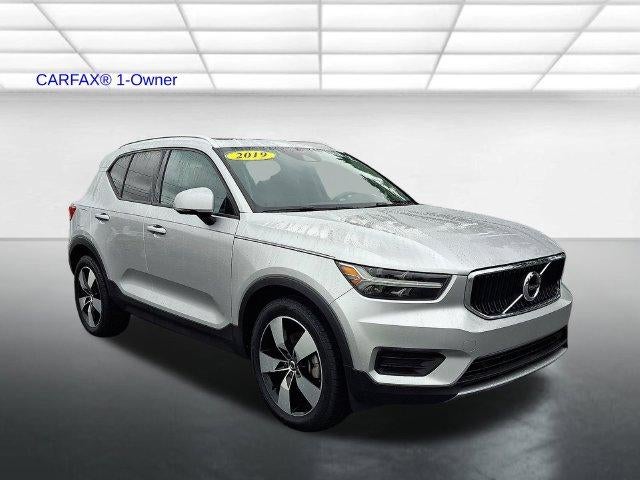 2019 Volvo XC40 T5 AWD Momentum