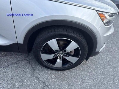 2019 Volvo XC40 T5 AWD Momentum