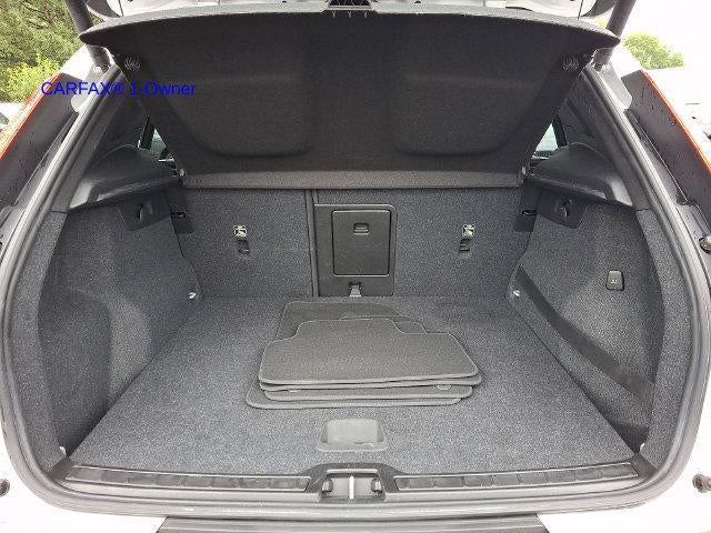 2019 Volvo XC40 T5 AWD Momentum