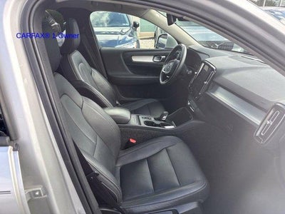 2019 Volvo XC40 T5 AWD Momentum