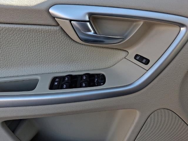 2010 Volvo XC60 AWD 4dr 3.0T w/Moonroof