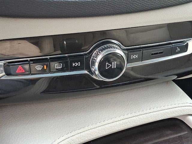 2019 Volvo XC90 T6 AWD Momentum