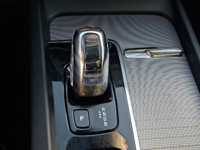 2019 Volvo XC60 T8 eAWD Plug-In Hybrid R-Design
