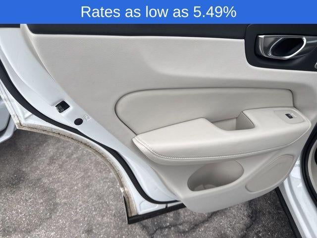 2023 Volvo XC60 B5 AWD Ultimate Bright Theme