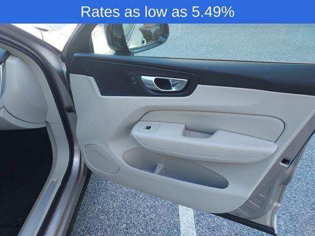 2024 Volvo XC60 B5 AWD Core Dark Theme