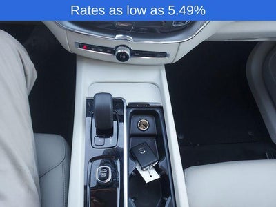 2024 Volvo XC60 B5 AWD Core Dark Theme