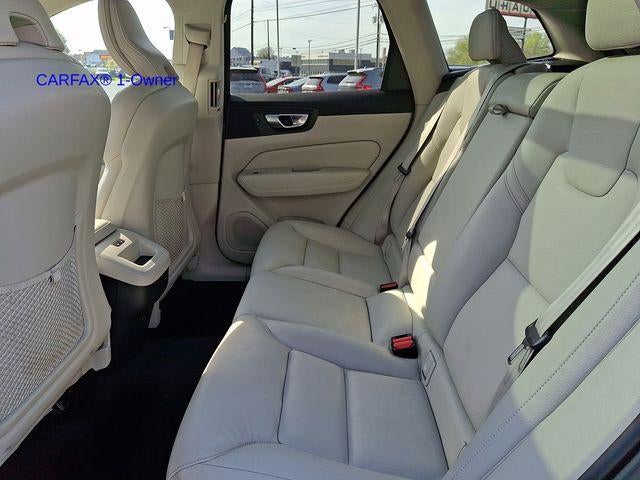 2024 Volvo XC60 B5 AWD Plus Dark Theme