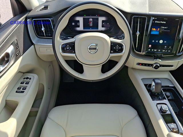 2024 Volvo XC60 B5 AWD Plus Dark Theme
