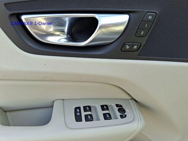2024 Volvo XC60 B5 AWD Plus Dark Theme