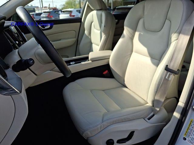 2024 Volvo XC60 B5 AWD Plus Dark Theme
