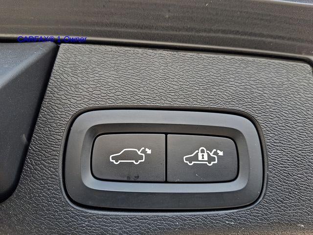 2024 Volvo XC60 B5 AWD Plus Dark Theme