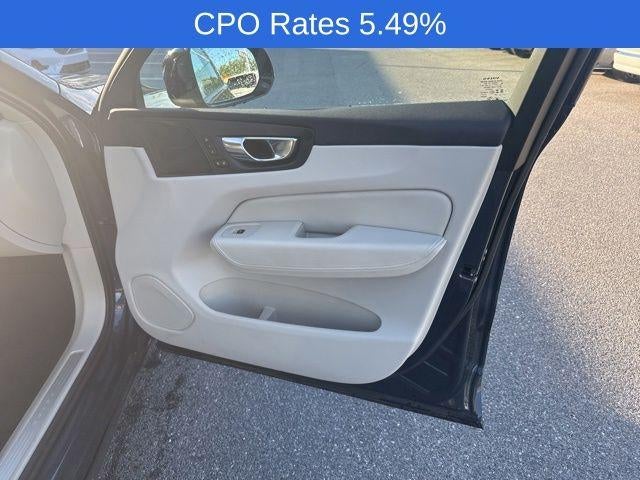 2024 Volvo XC60 B5 AWD Ultimate Dark Theme
