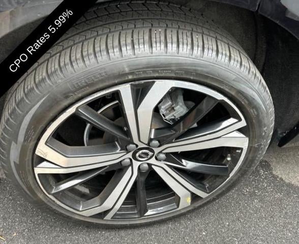 2024 Volvo XC60 B5 AWD Ultimate Dark Theme