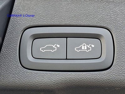 2023 Volvo XC60 B5 AWD Plus Bright Theme