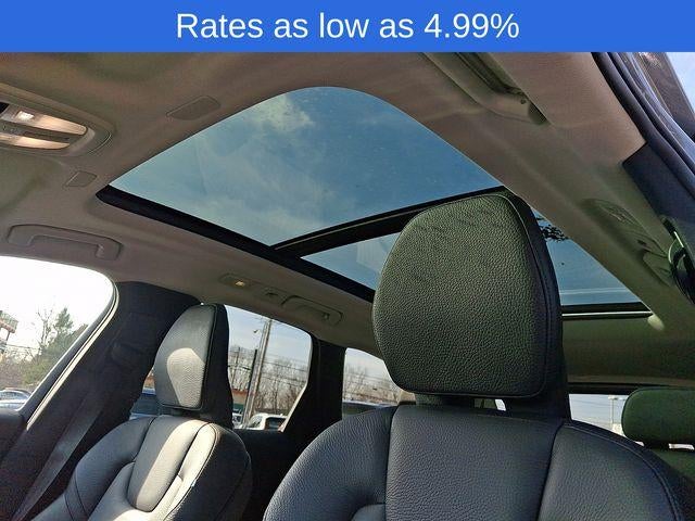 2023 Volvo XC60 B5 AWD Plus Dark Theme