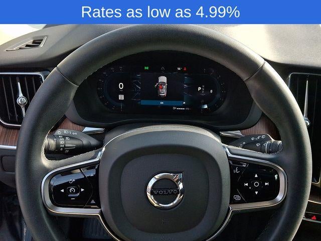 2023 Volvo XC60 B5 AWD Plus Dark Theme