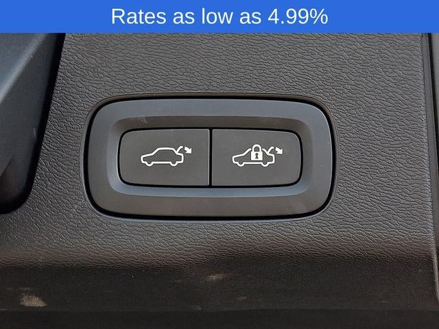 2023 Volvo XC60 B5 AWD Plus Dark Theme