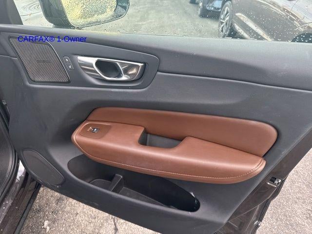 2023 Volvo XC60 B5 AWD Plus Dark Theme