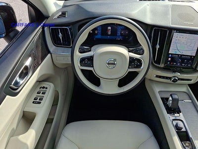 2023 Volvo XC60 B5 AWD Plus Dark Theme