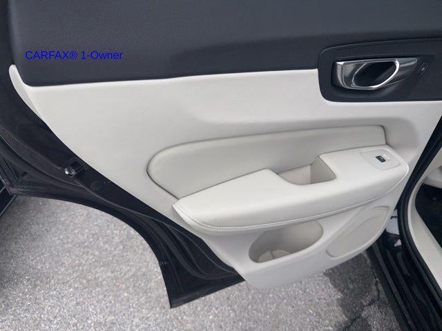 2023 Volvo XC60 B5 AWD Plus Dark Theme