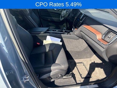 2023 Volvo XC60 B5 AWD Plus Dark Theme
