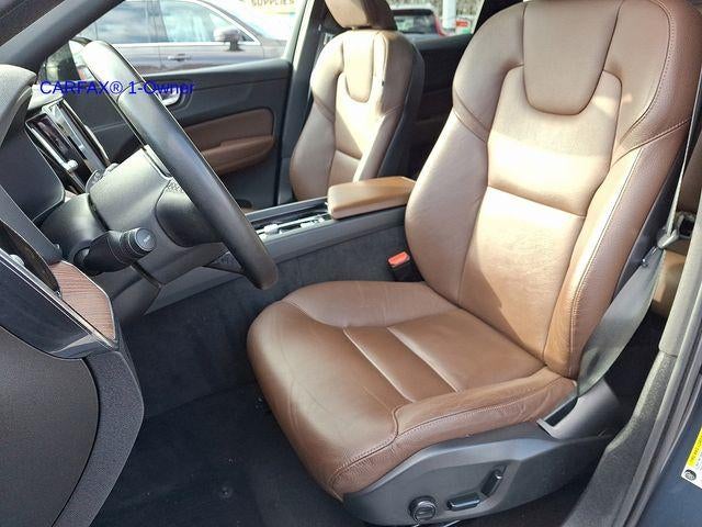 2023 Volvo XC60 B5 AWD Plus Dark Theme