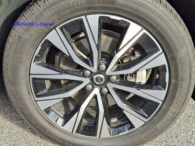 2023 Volvo XC60 B5 AWD Plus Dark Theme