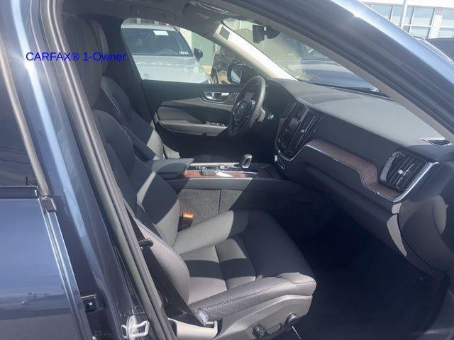 2023 Volvo XC60 B5 AWD Plus Dark Theme