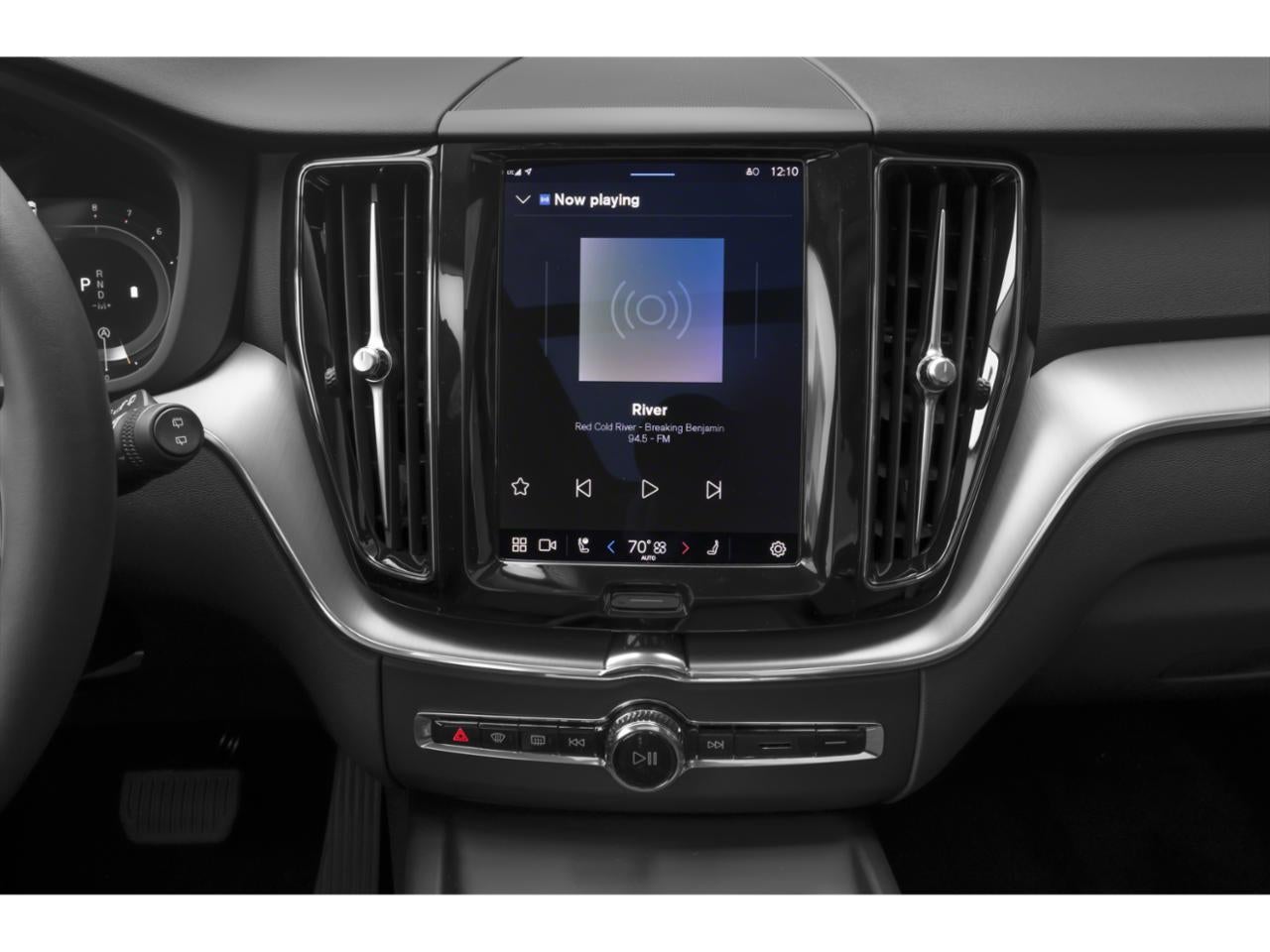 2023 Volvo XC60 B5 AWD Ultimate Dark Theme