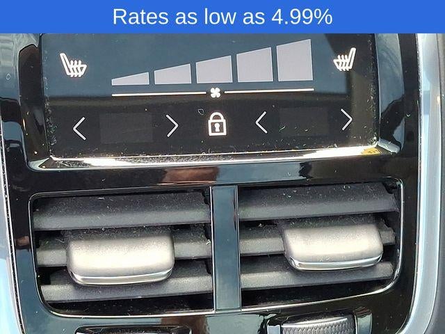 2023 Volvo XC60 B5 AWD Ultimate Dark Theme