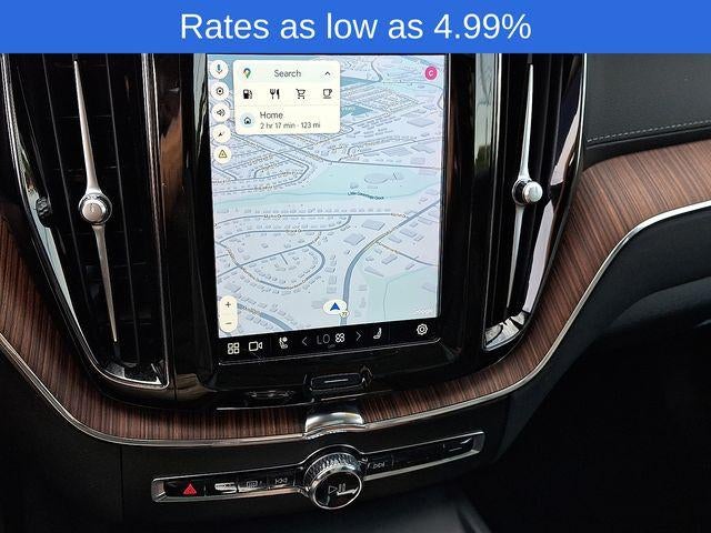 2023 Volvo XC60 B5 AWD Ultimate Dark Theme