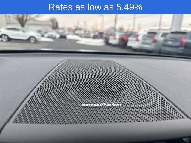 2023 Volvo XC60 B5 AWD Ultimate Dark Theme