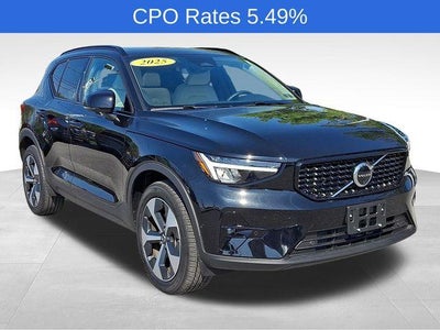 2025 Volvo XC40 B5 AWD Plus Dark Theme