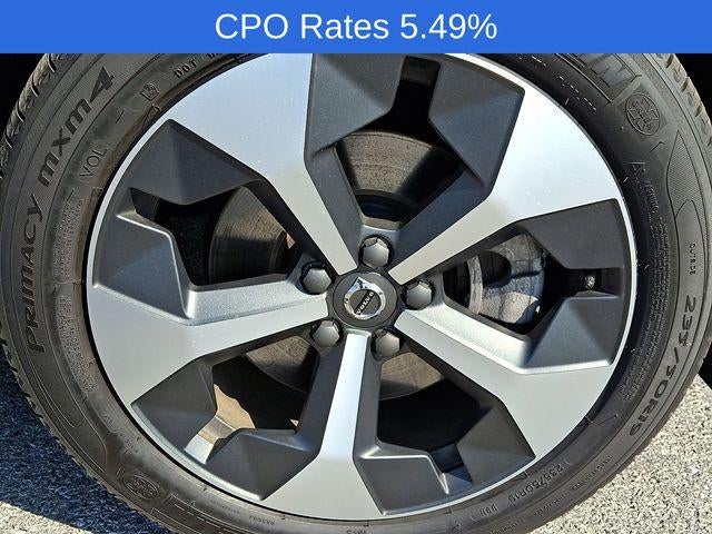 2025 Volvo XC40 B5 AWD Plus Dark Theme