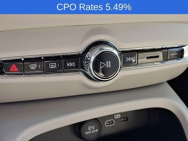 2025 Volvo XC40 B5 AWD Plus Dark Theme