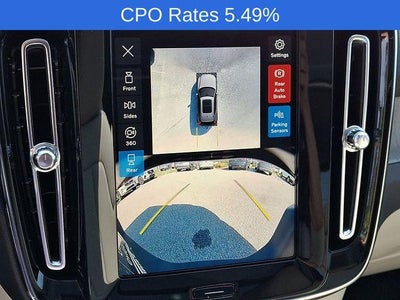 2025 Volvo XC40 B5 AWD Plus Dark Theme