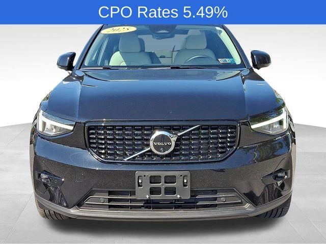 2025 Volvo XC40 B5 AWD Plus Dark Theme