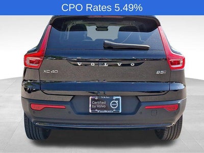 2025 Volvo XC40 B5 AWD Plus Dark Theme