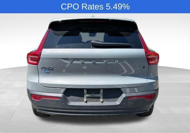 2024 Volvo XC40 B5 AWD Plus Dark Theme