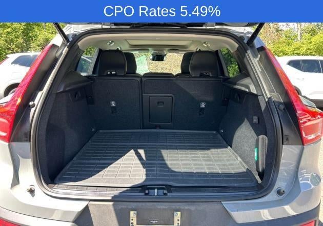 2024 Volvo XC40 B5 AWD Plus Dark Theme