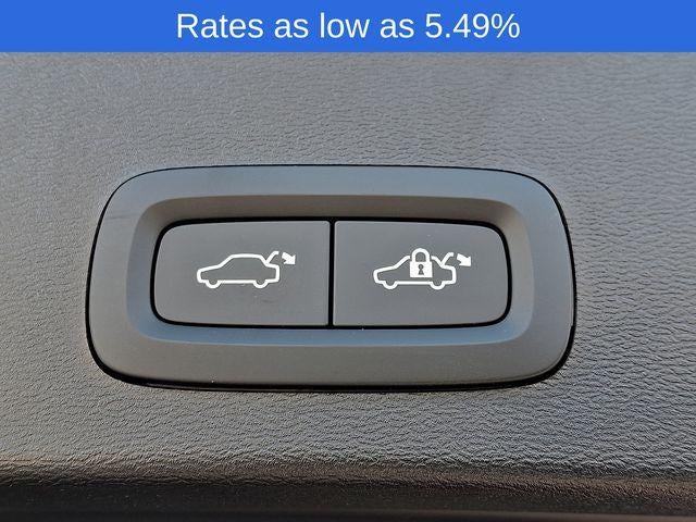 2023 Volvo XC40 B5 AWD Plus Bright Theme